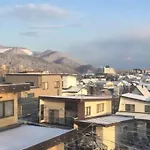 川と森の静かな街に朝陽の見える部屋 無料駐車場