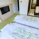 Momo Premium 202