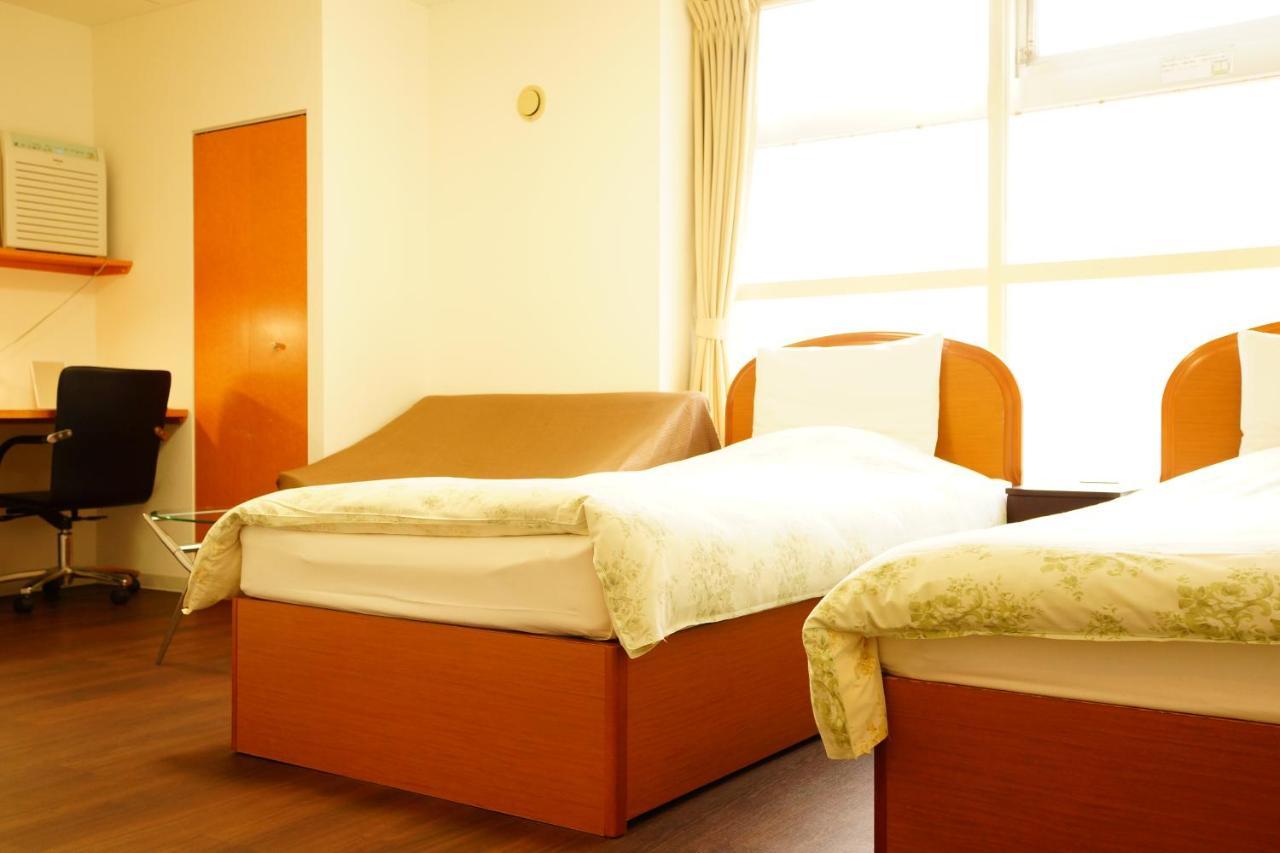 Weekly 2000 & Annex Hotel 2*