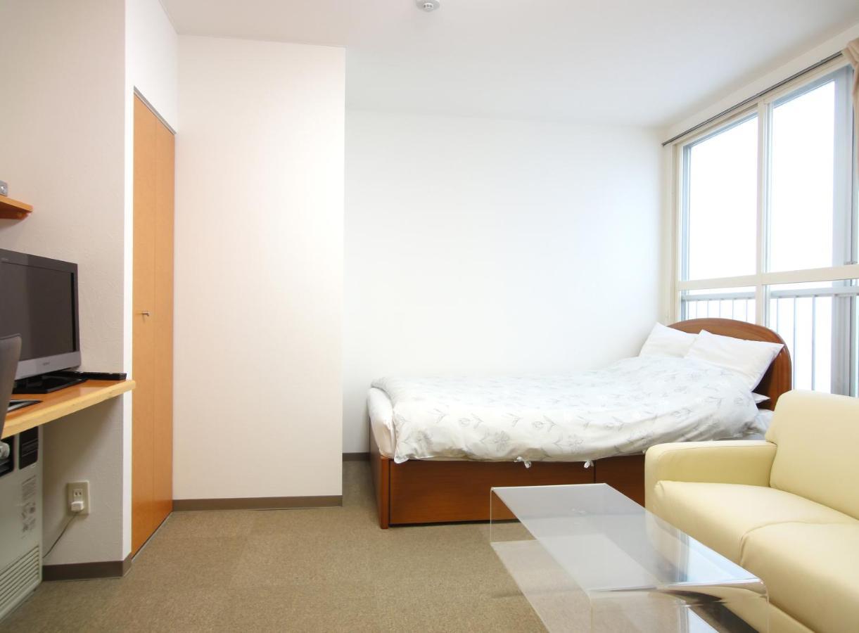 Hotel Weekly 2000 & Annex