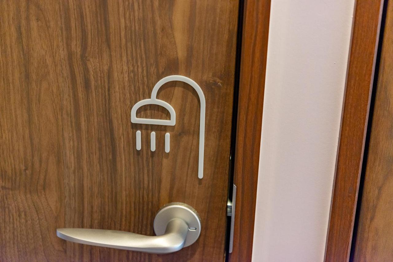 Plat Keikyu Sky Hostel *