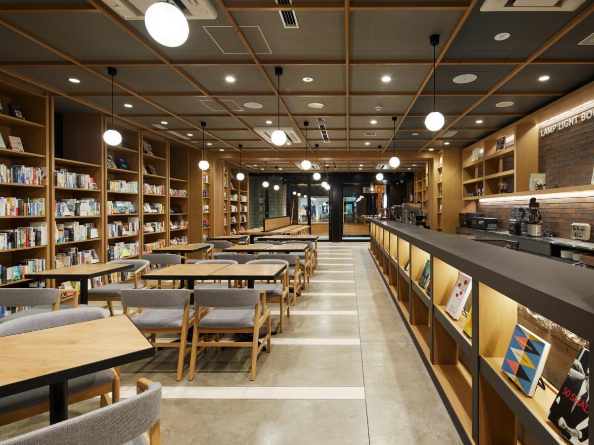 Lamp Light Books Hotel 3*