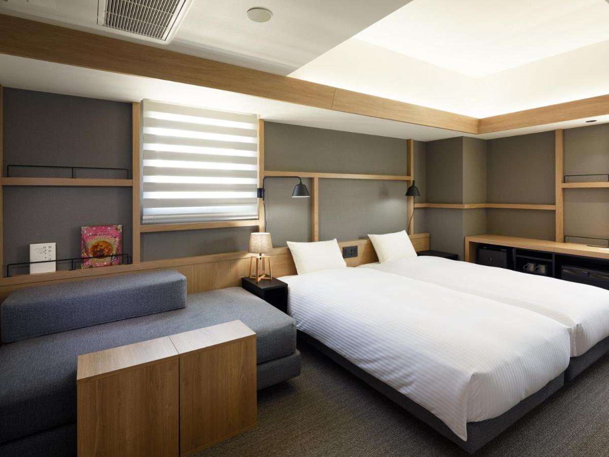 Lamp Light Books Hotel 3*