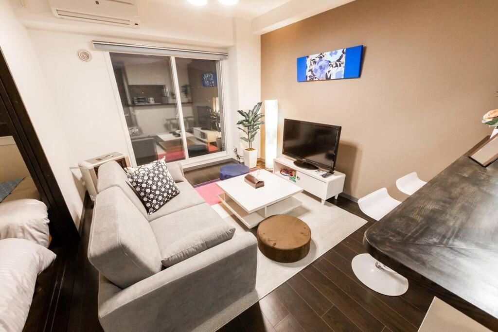 Apartment Edifice *