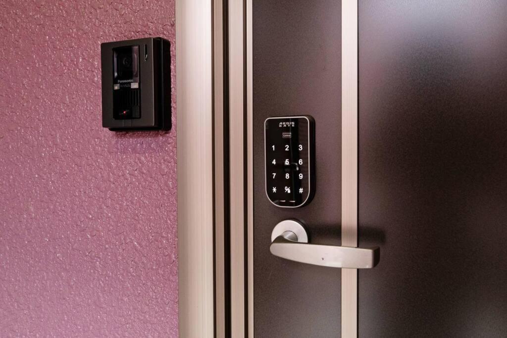 明るい室内で美室を提供　サービスアパ―トメントsapporo南8条 Apartment *