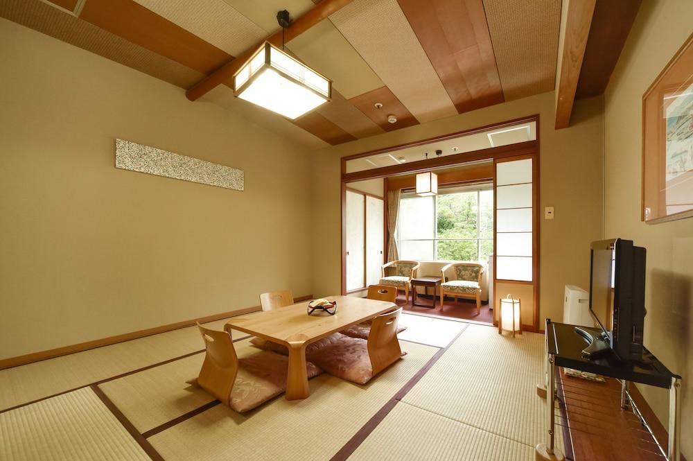 Jyozankei Shikanoyu Ryokan 4*