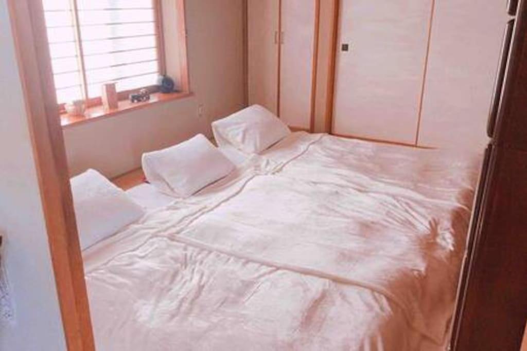 川と森の静かな街に朝陽の見える部屋 無料駐車場 *