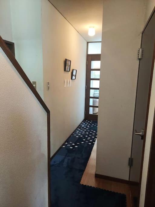 川と森の静かな街に朝陽の見える部屋 無料駐車場 *