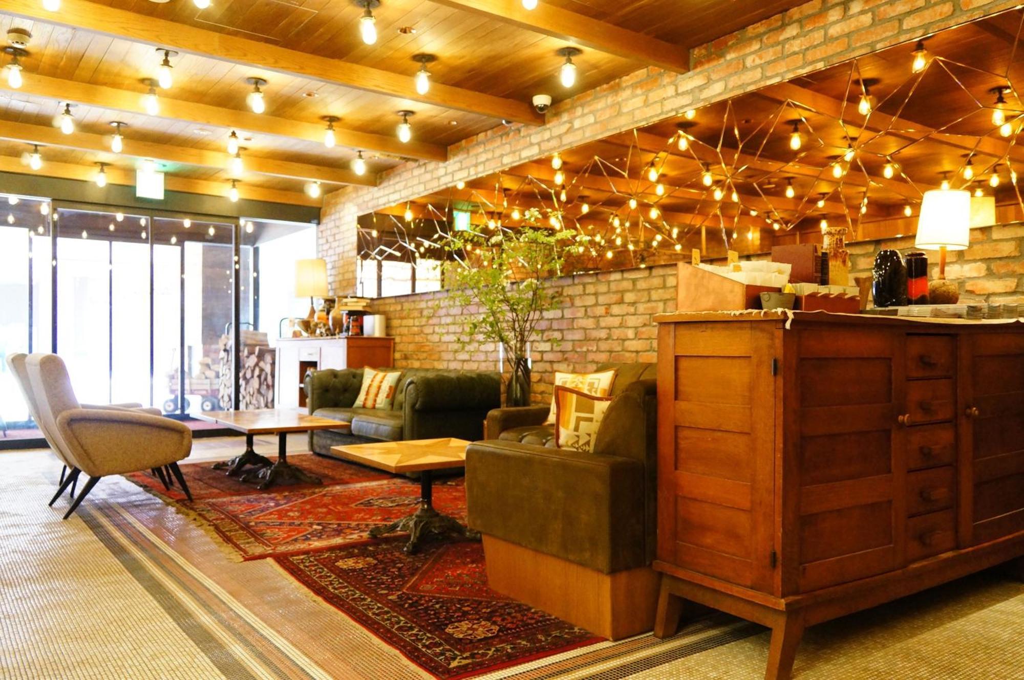 Unwind & Bar 3*