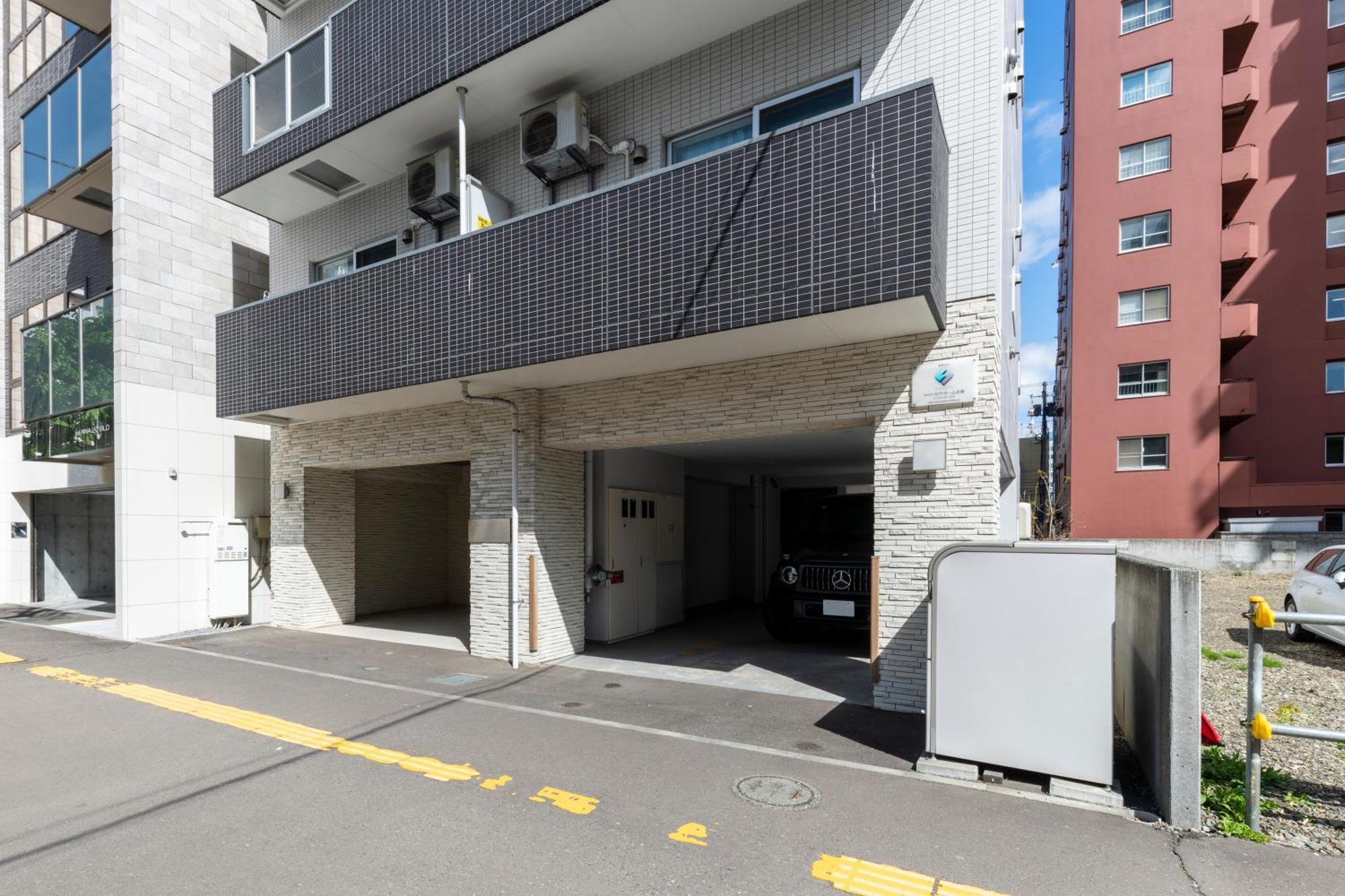 Apartment Hills 201 *