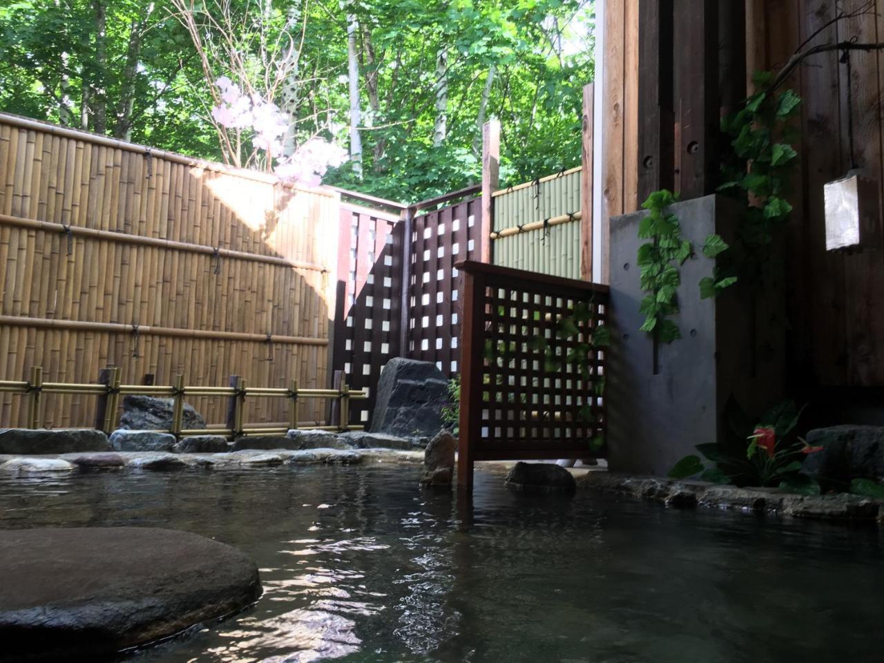 Yi Feng Xiao Zhu Hot Spring