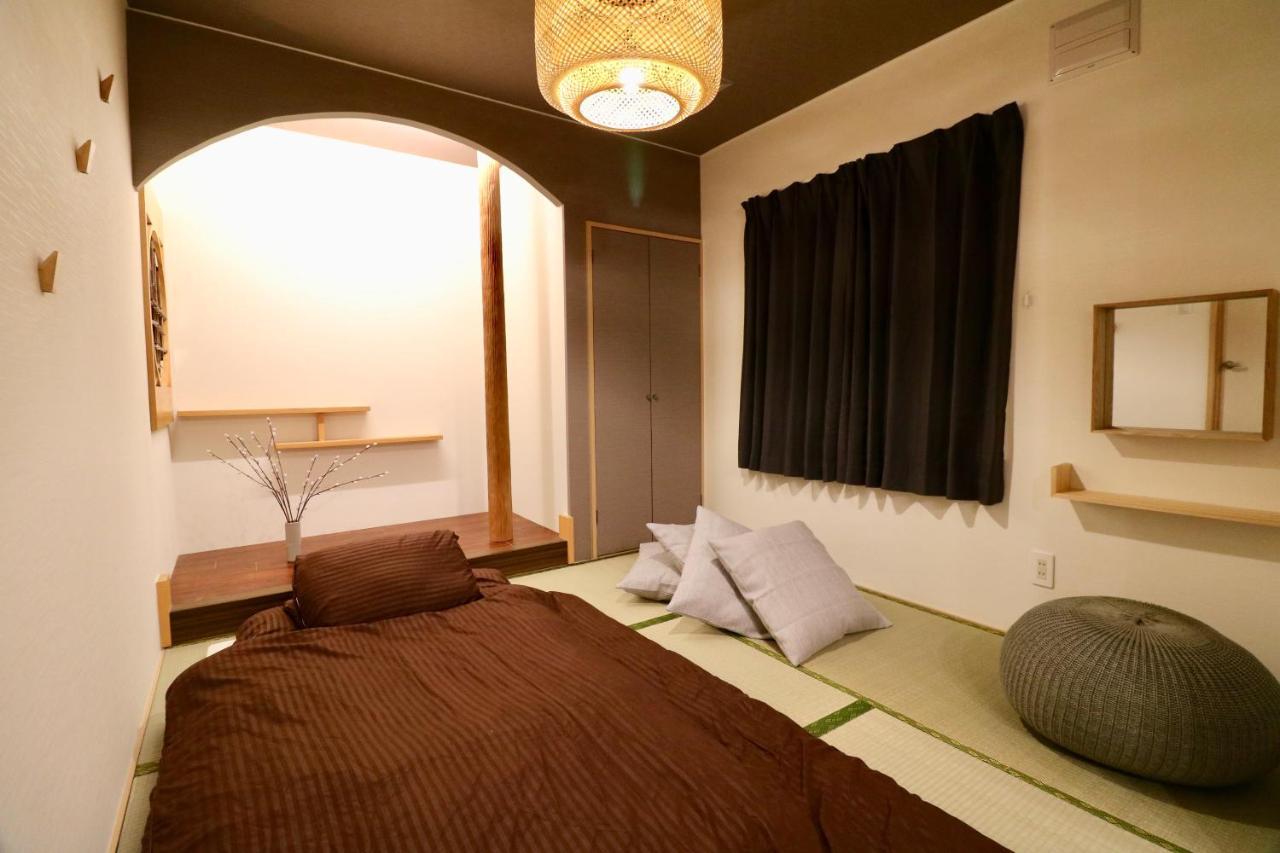 Sky Court 717 *