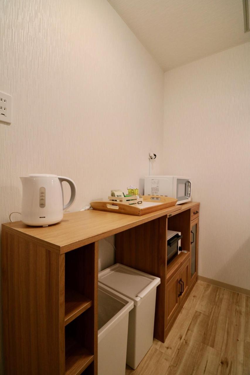 Sky Court 717 *