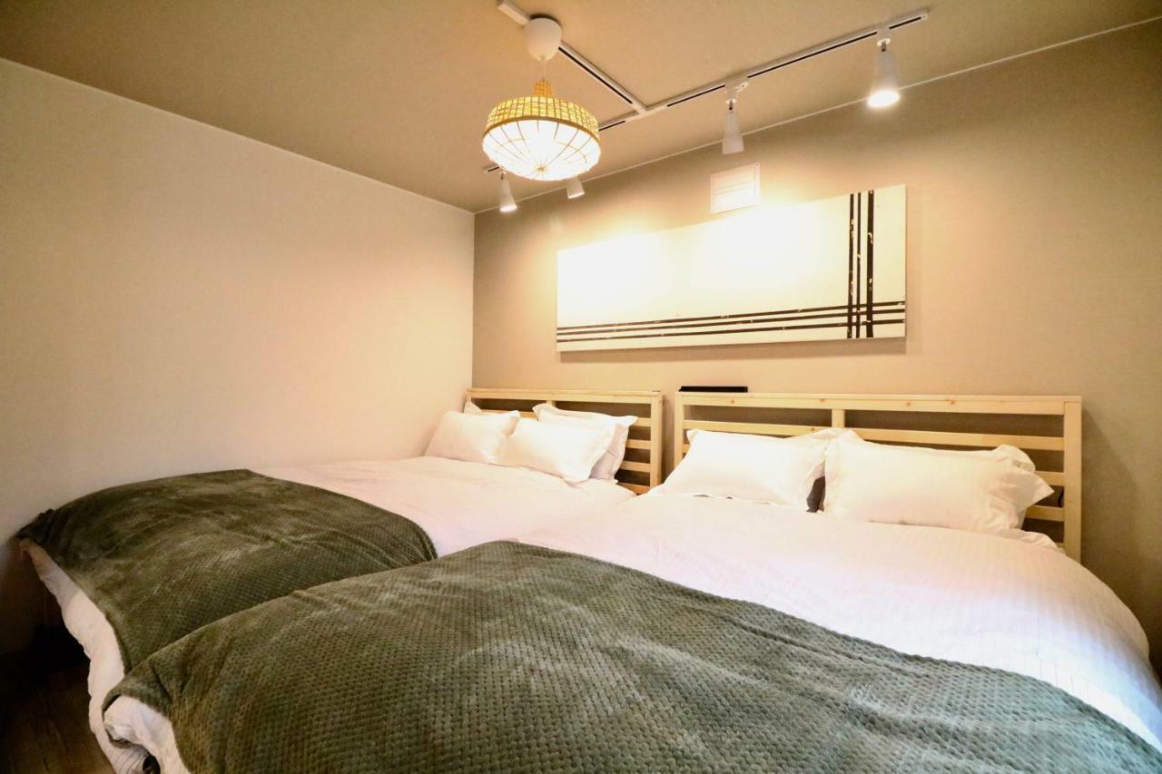Sky Court 717 *