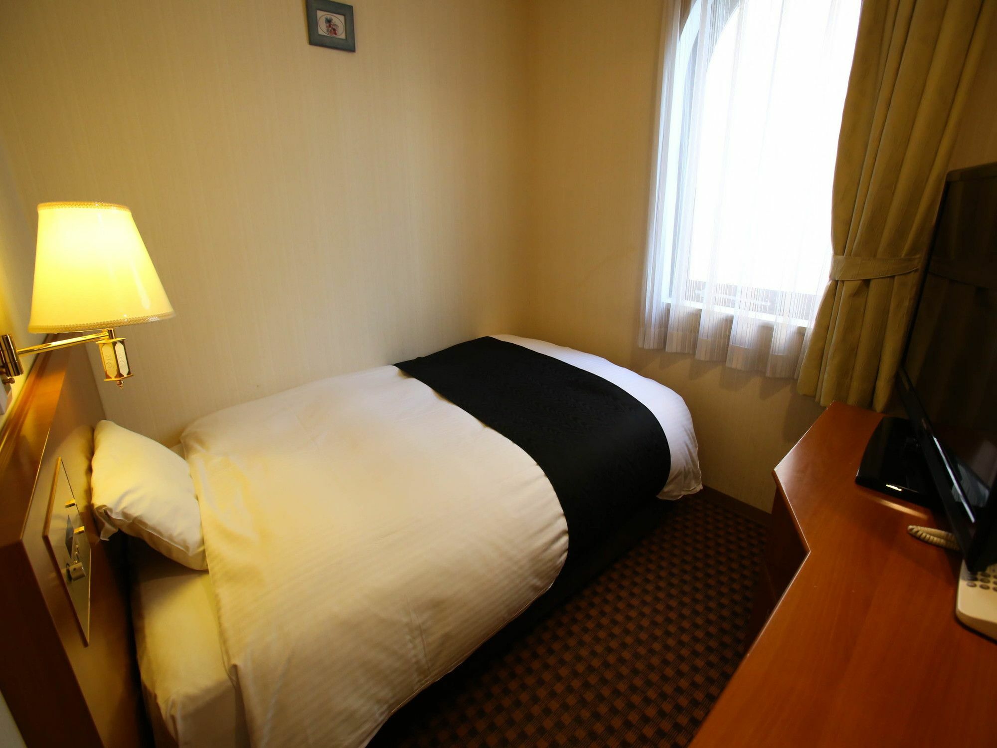 Apa Odori Ekimae Nishi Hotel