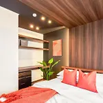 Best Location Lux Home, 2 Blocks To Sbwy, Sleeps 9