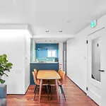 Best Location Lux Home, 2 Blocks To Sbwy, Sleeps 9