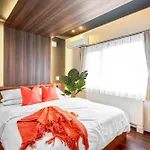 Best Location Lux Home, 2 Blocks To Sbwy, Sleeps 9