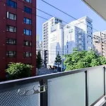 Momo Premium 303