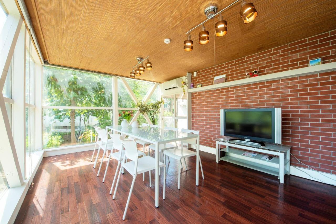 - House / Vacation 697 *