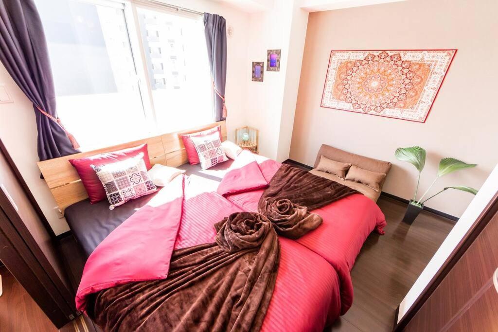Crimson Apartment *