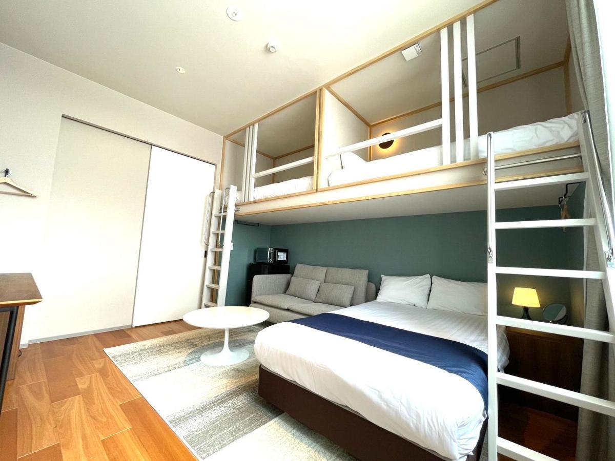Riverside Hotel *