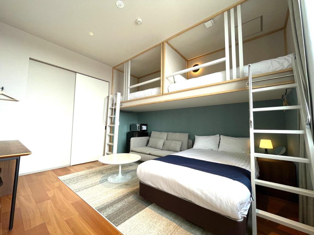 Riverside Hotel *