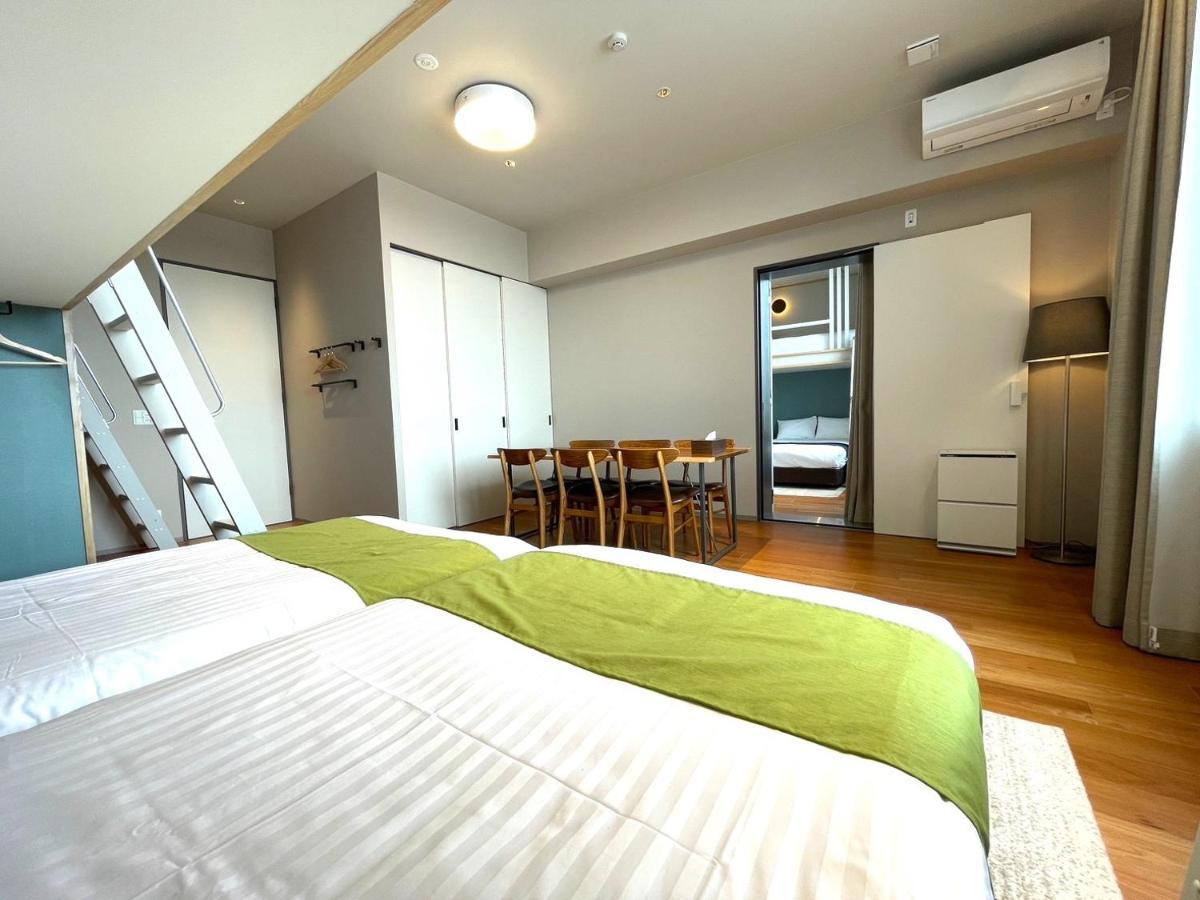 Riverside Hotel *