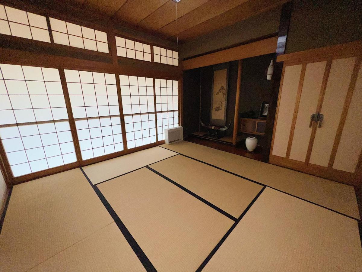 Old Garden House Hiragishi Apartment *