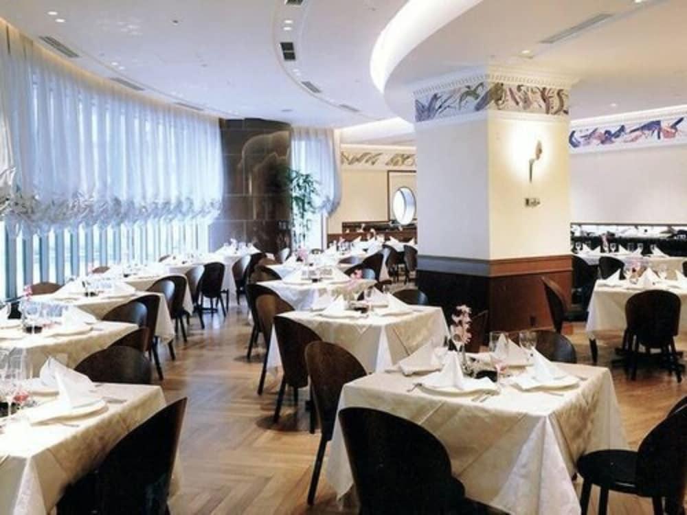 Garden Palace Hotel 4*