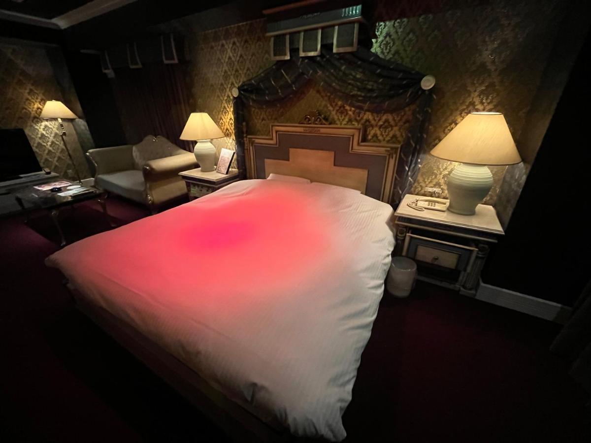 Love hotel Pharaoh-adult Only