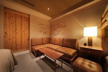 Unwind & Bar Hotel