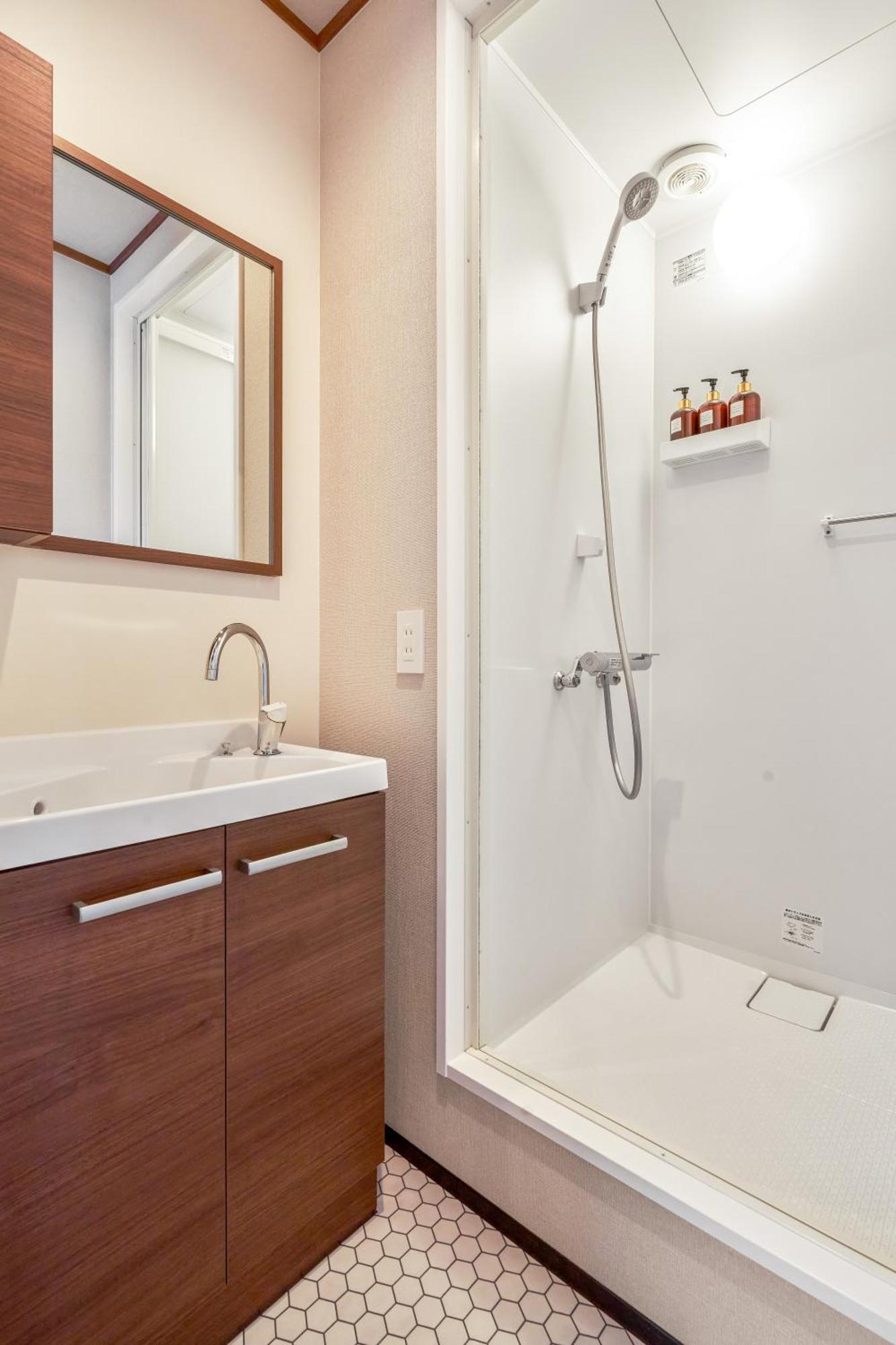 Holiday home Location Lux Home, 2 Blocks To Sbwy, Sleeps 9