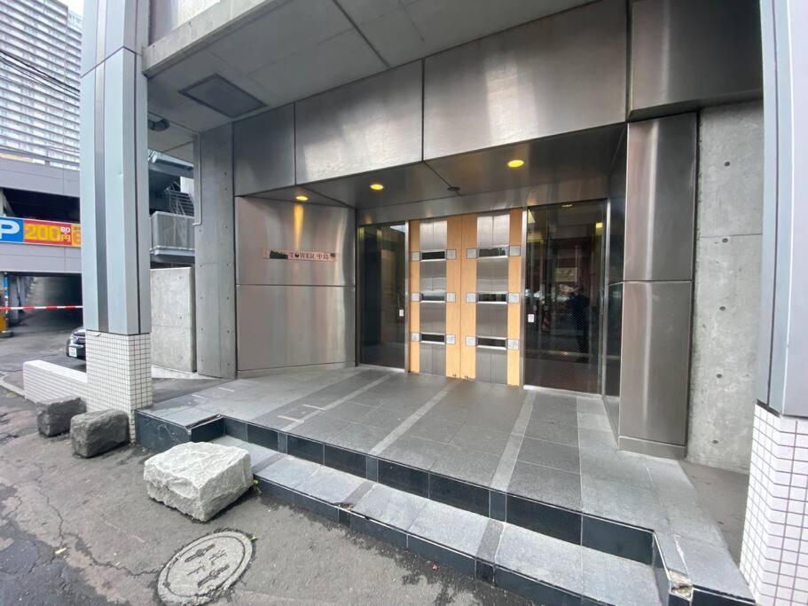 Apartment 今年新規op 最大9人 すすきのエリア 札幌観光に抜群の立地 空港直通バス停すぐ 高速wi-fi完備 Sapporo