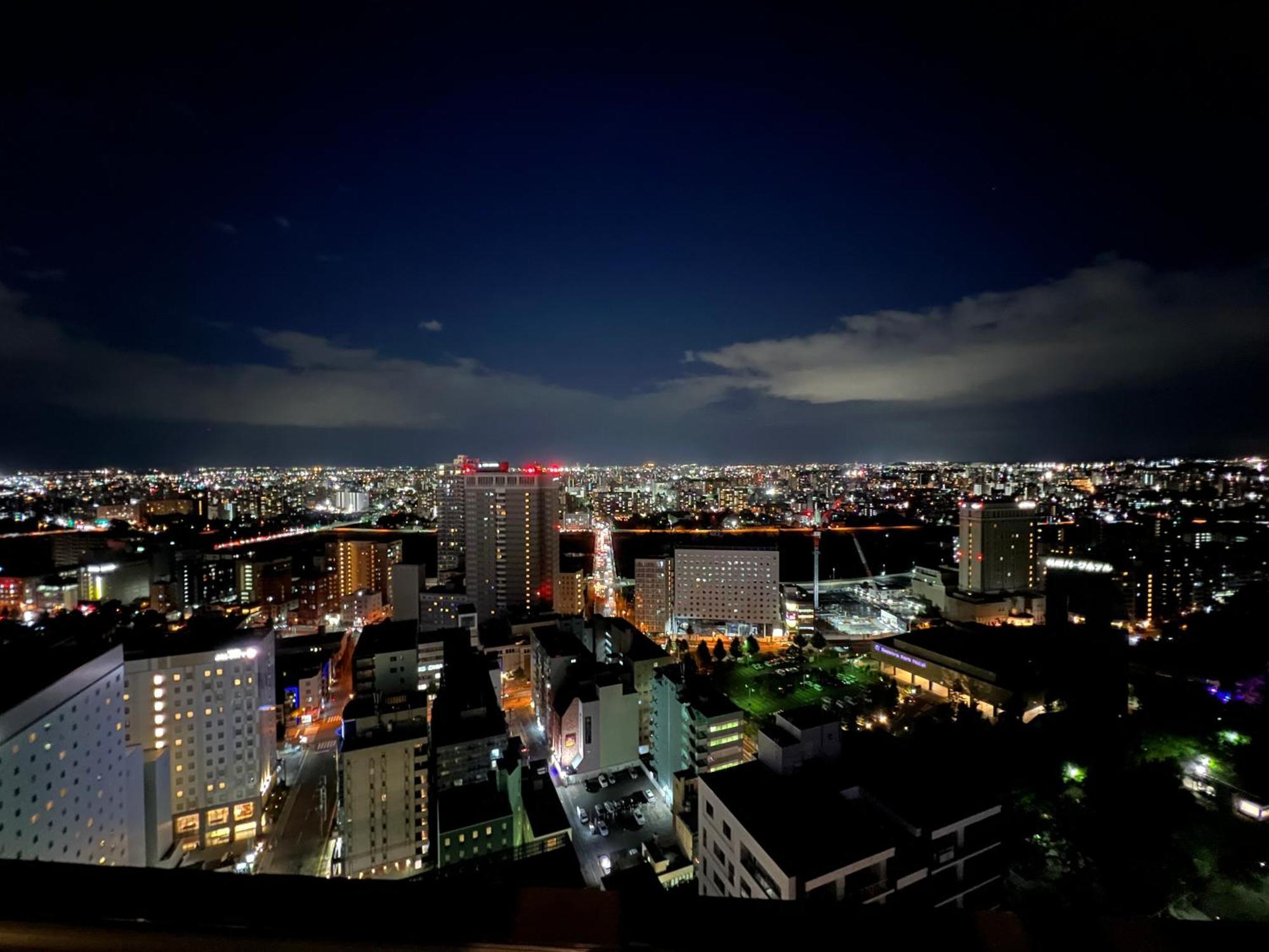 Ams Tower Apartment *
