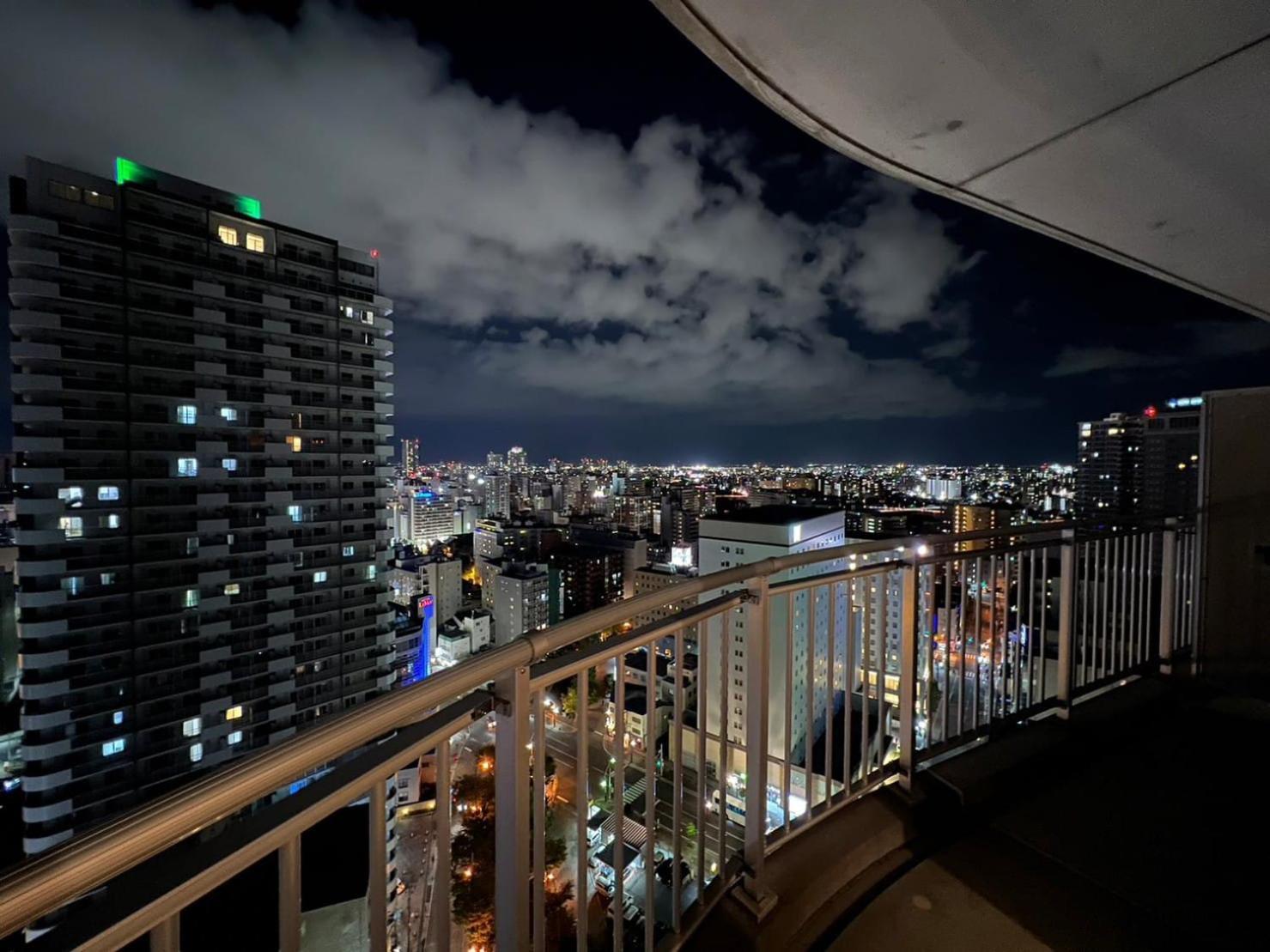 Ams Tower Apartment