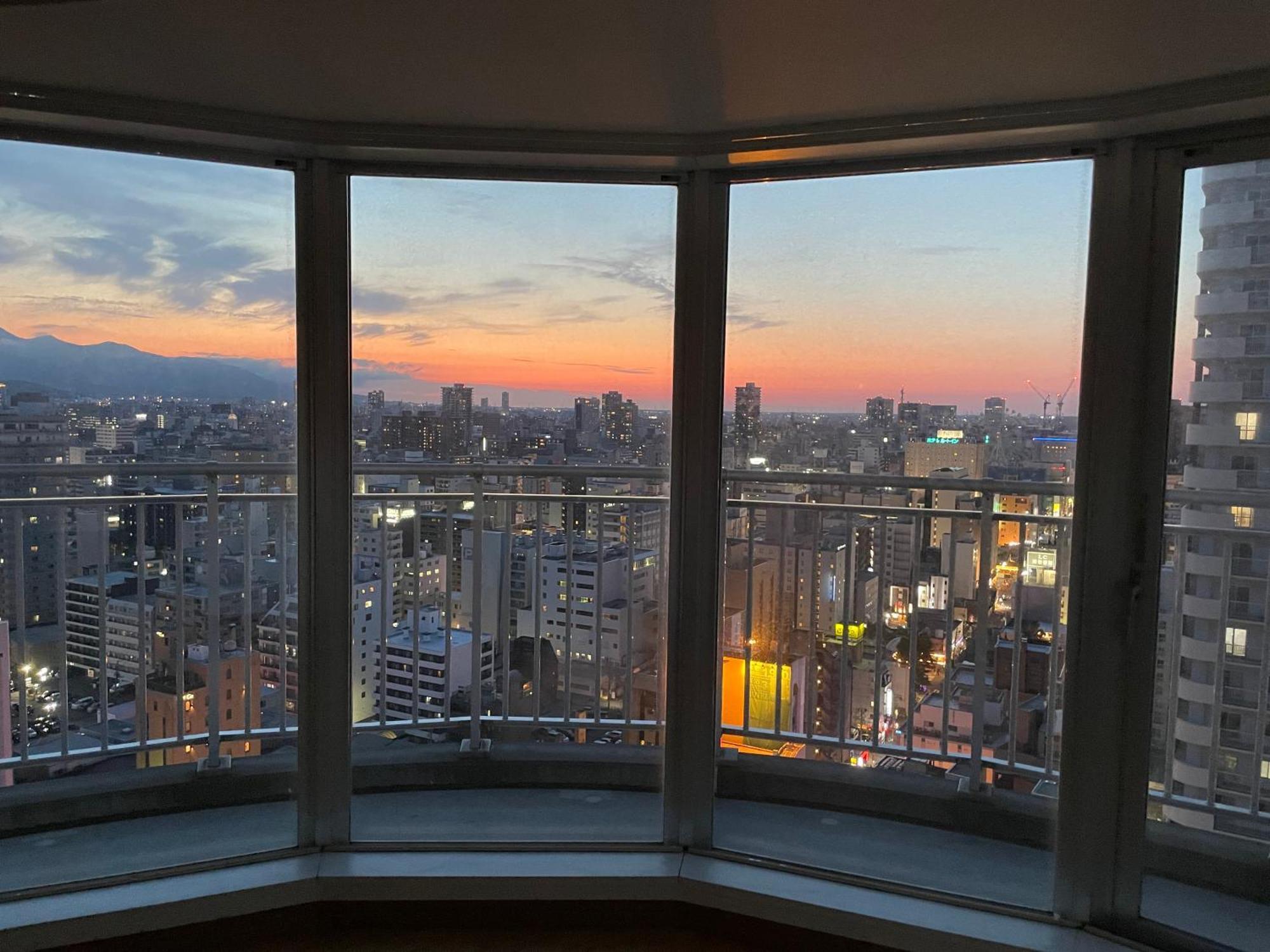 Ams Tower Apartment