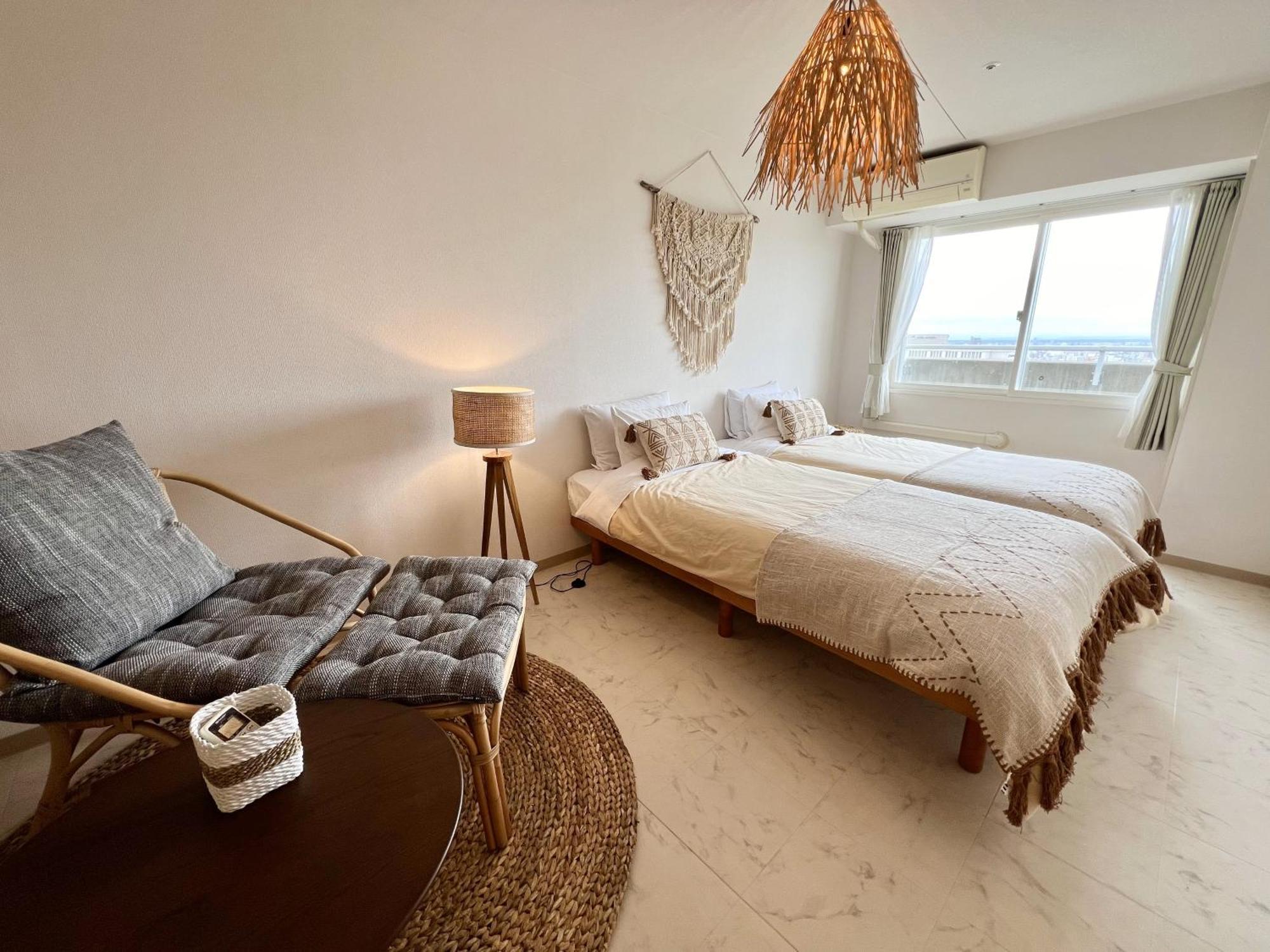 Ams Tower Apartment