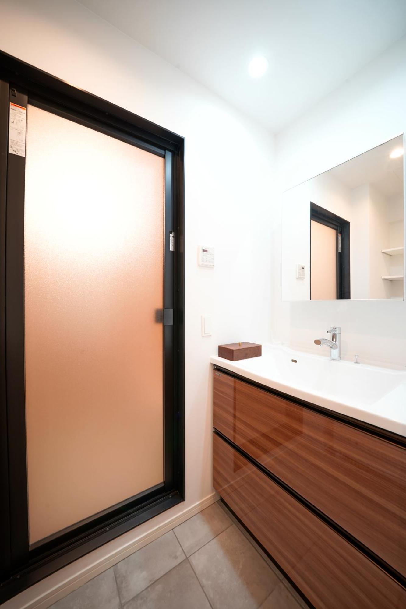 Apartment 上質な時間を過ごせるtheeight日本の一流家具で最高のおもてなし *