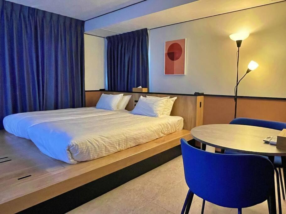 Aparthotel One's