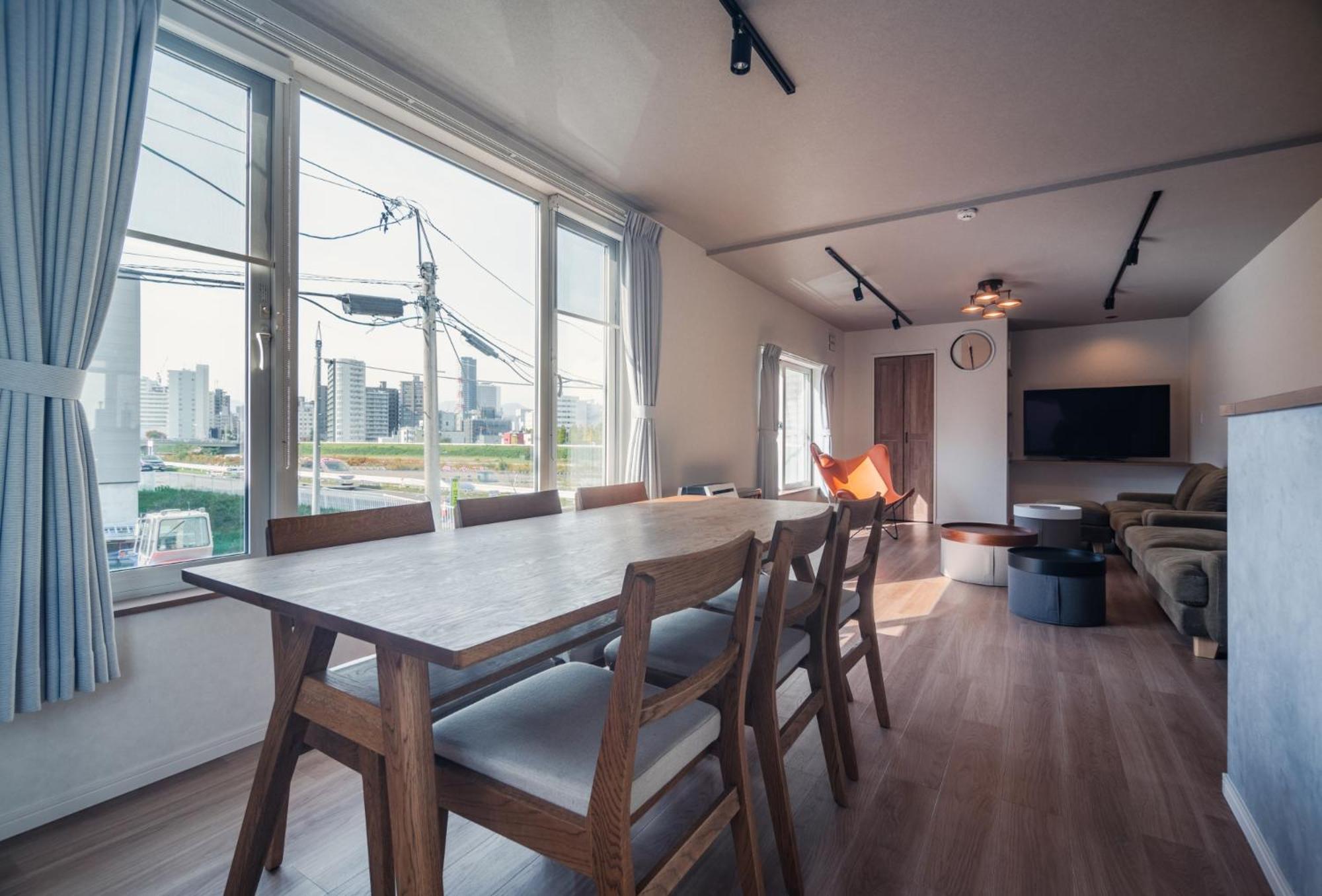 Holiday home 5分車程札幌中心大通公園 豐平川河景四房 廁所x2 浴室x1 淋浴x1 包棟別墅近地鐵 停兩台車