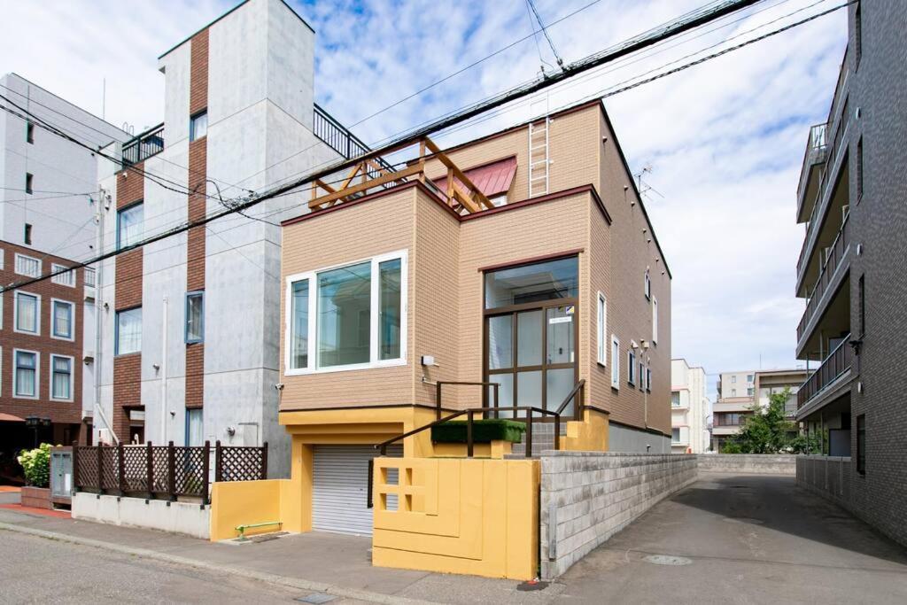 S9w13 Laboinn Large Private House *