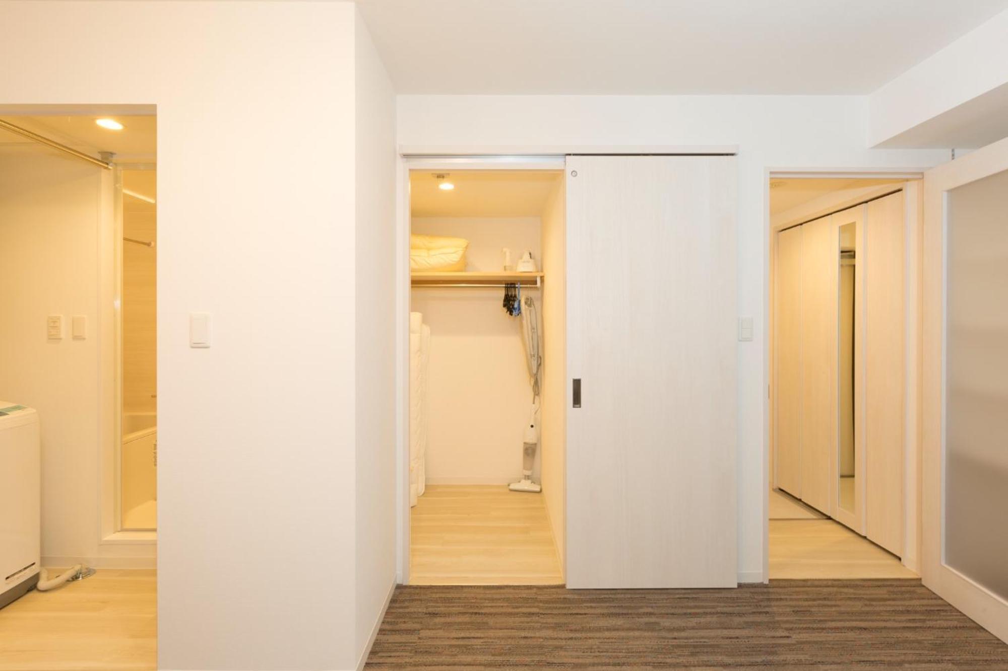 Apartment One's - Vacation 09772v