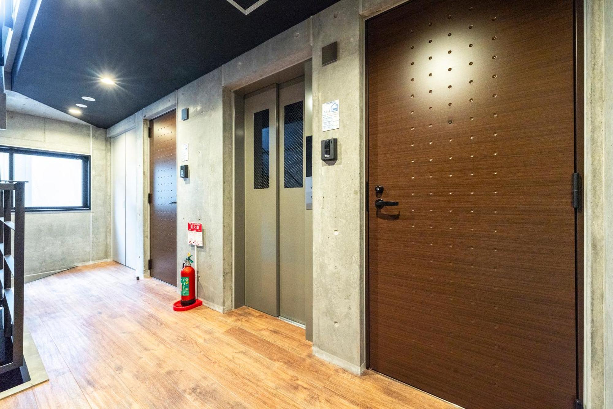 Universe Apartment