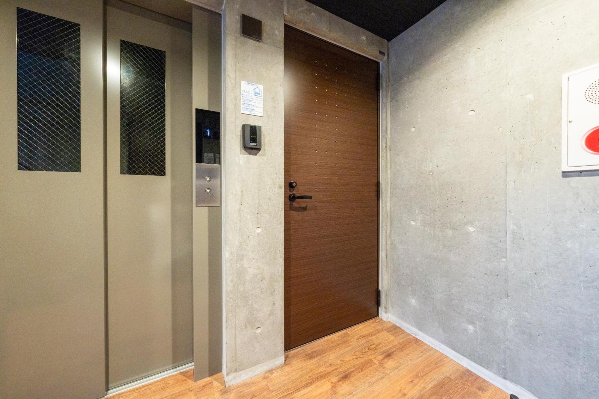 Universe Apartment