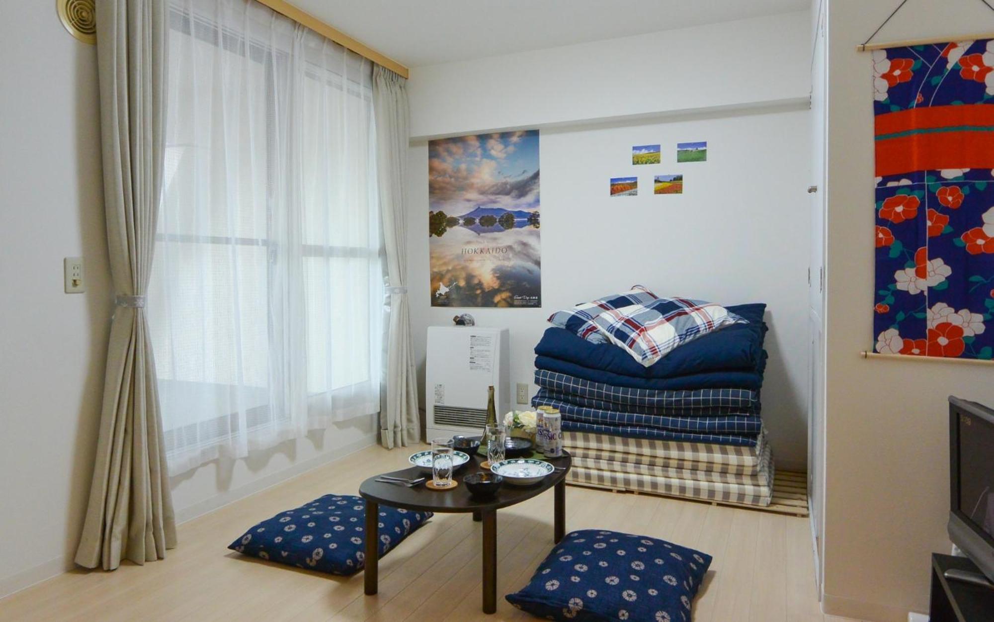Carid Shiraishi In Front Of The Station / Vacation 4649 Apartment