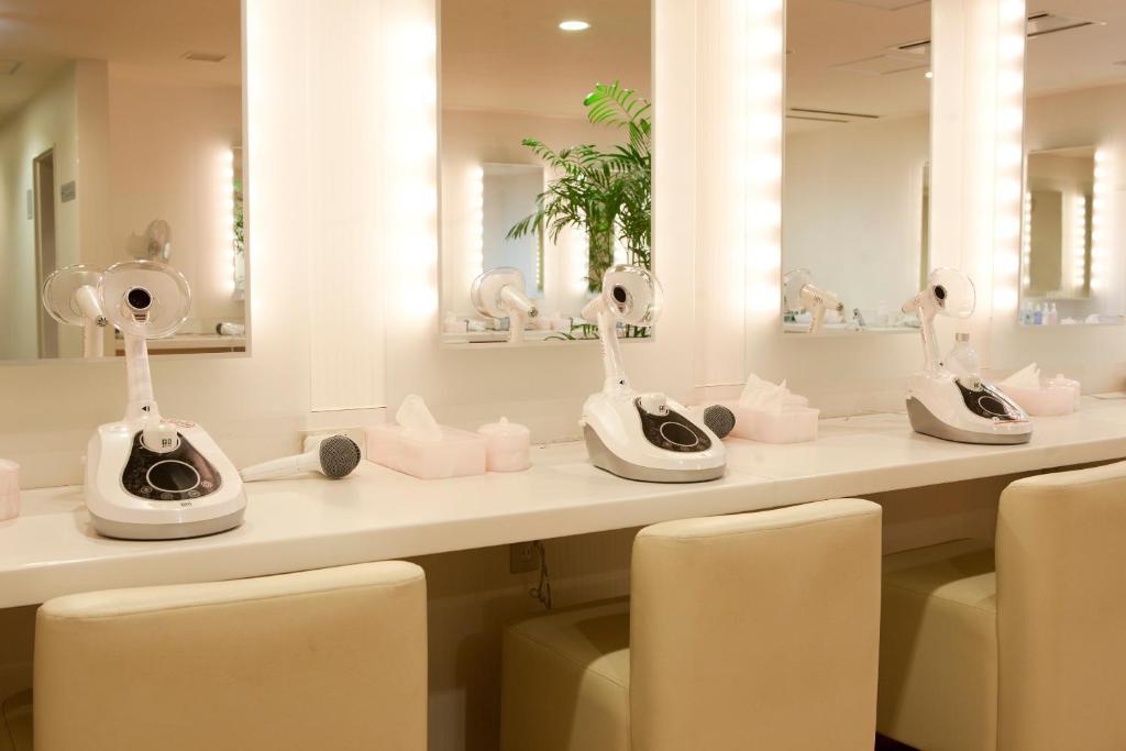 Capsule hotel Safro
