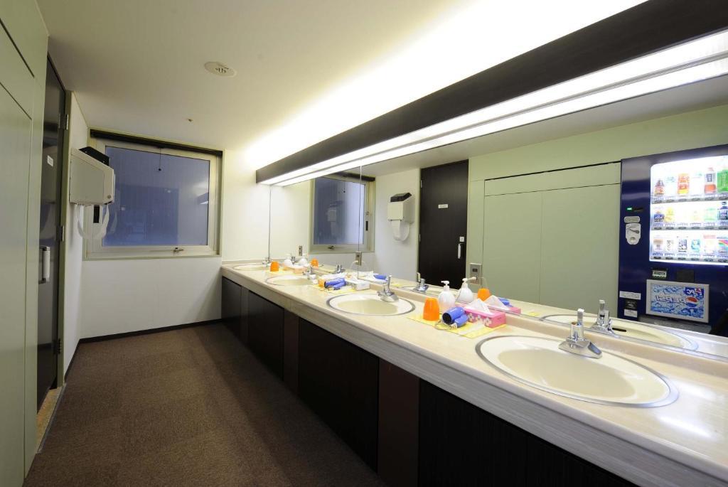 Capsule Capsule hotel *