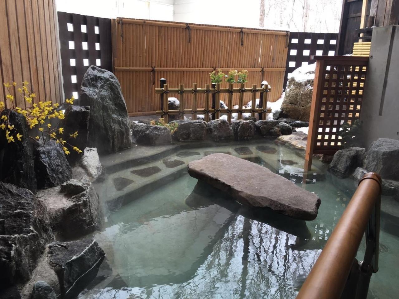Yi Feng Xiao Zhu Hot Spring