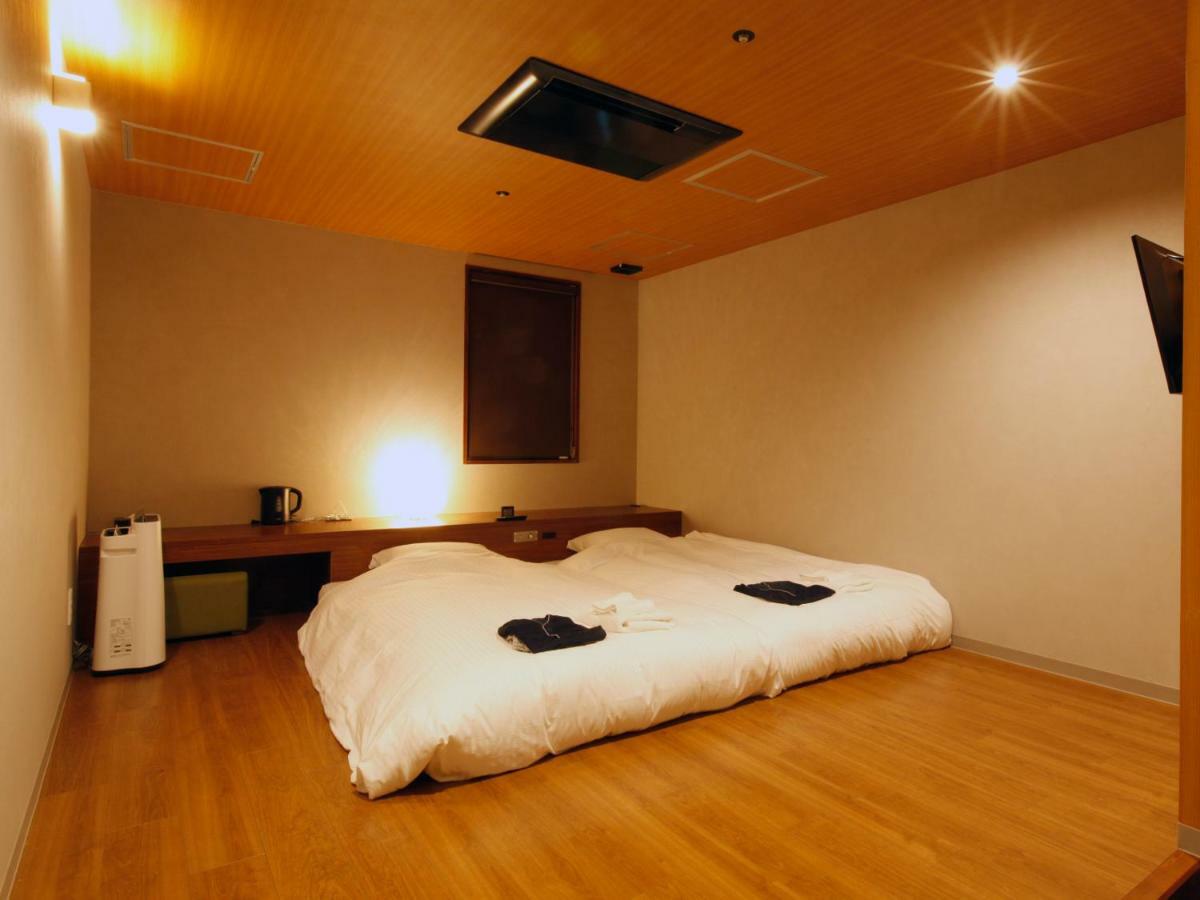 Gardens Hotel *
